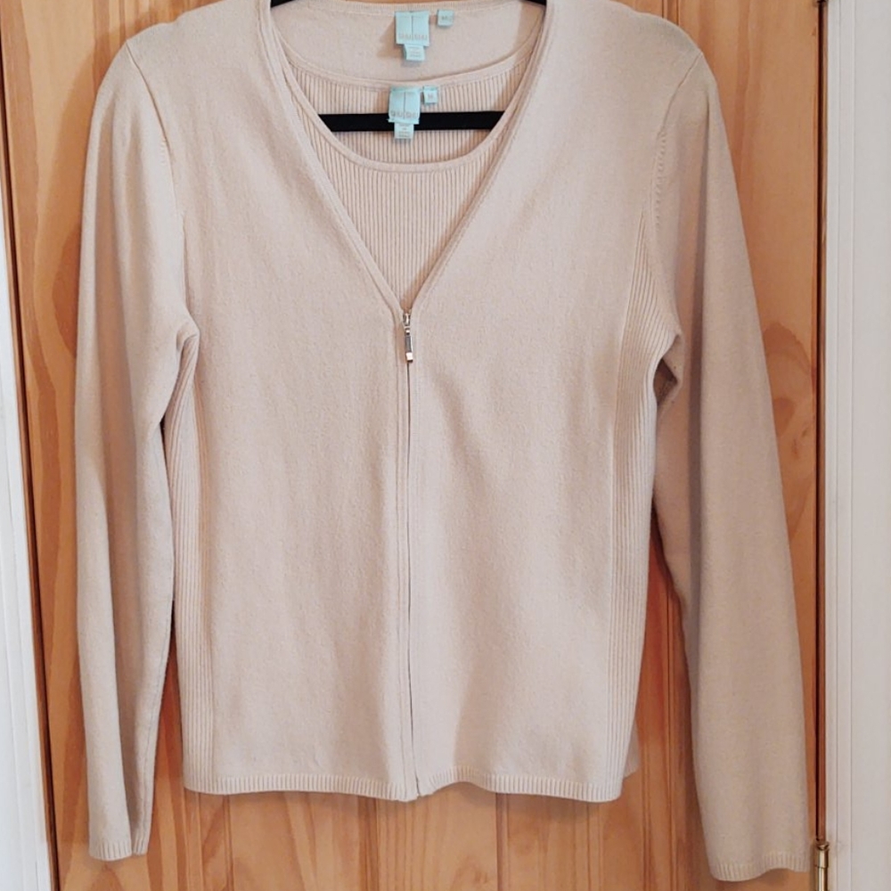 ShuShu sleeveless sweater and long sleeve match